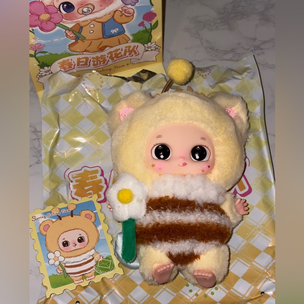 Nora Spring Outing Team CONFIRMED Bee Plush Pendant